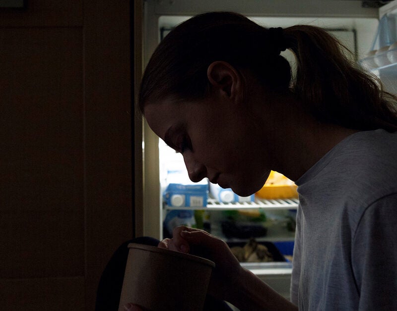 How To Stop Eating In The Middle Of The Night